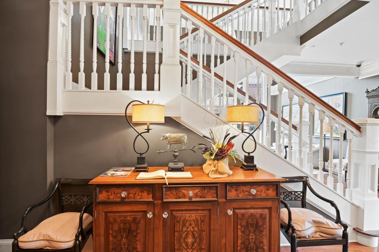 The James Madison Inn Екстериор снимка