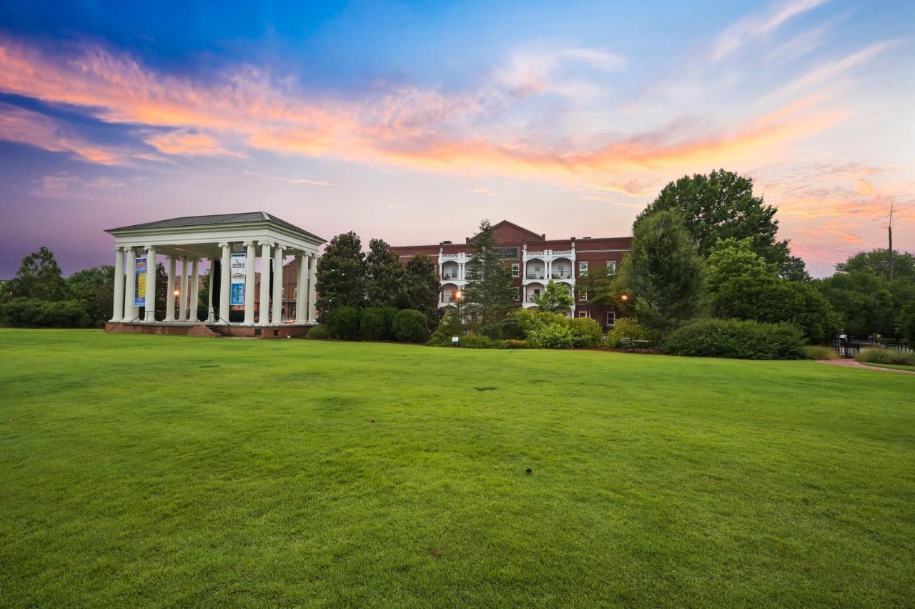 The James Madison Inn Екстериор снимка