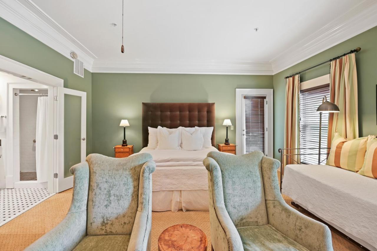 The James Madison Inn Екстериор снимка