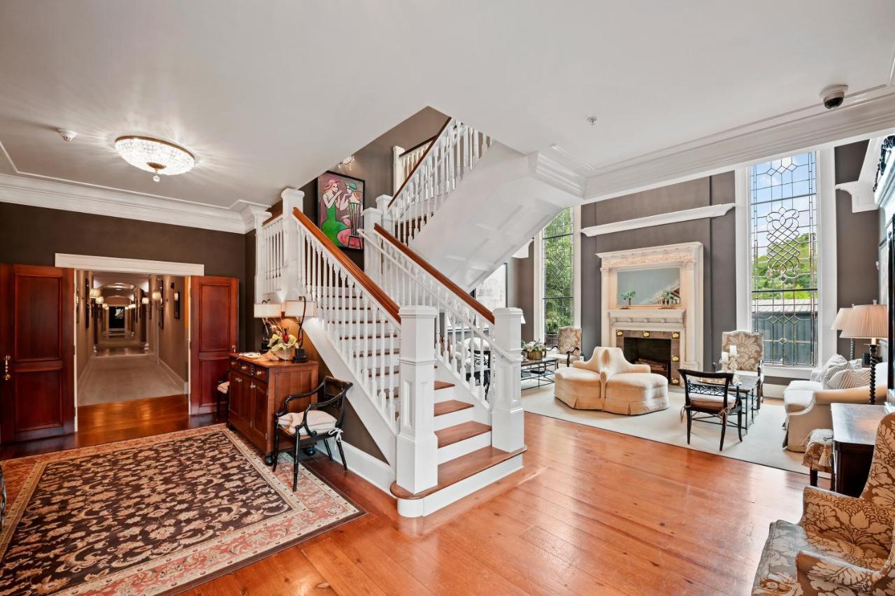 The James Madison Inn Екстериор снимка