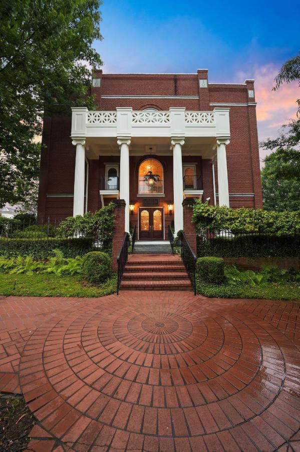 The James Madison Inn Екстериор снимка