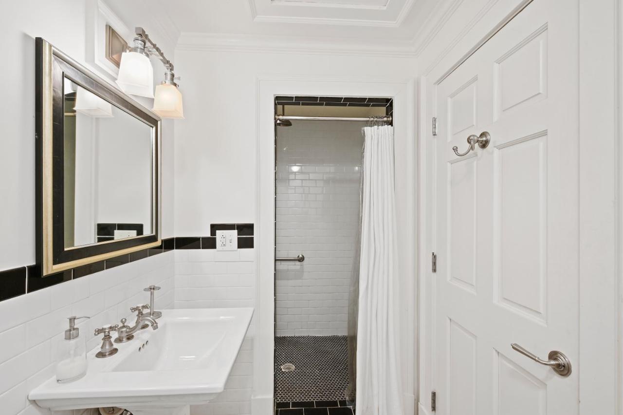 The James Madison Inn Екстериор снимка